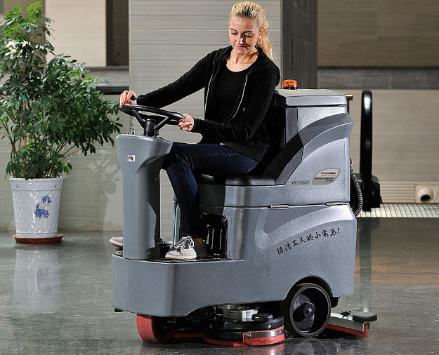 駕駛式洗地機(jī)可以在車站使用嗎？效果如何？