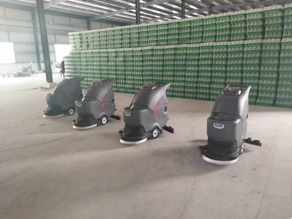 地面衛(wèi)生清潔用什么設(shè)備-高美擦地機可以嗎？