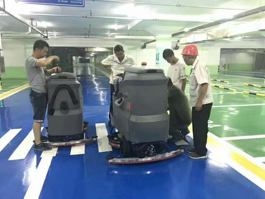 日常使用駕駛式洗地機(jī)如何保養(yǎng)？要注意些什么