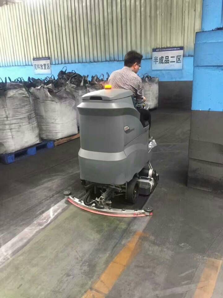 駕駛式洗地車開啟開車做保潔時(shí)代！