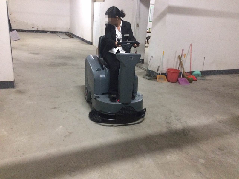 電動掃地車該怎樣做日常維護(hù)？