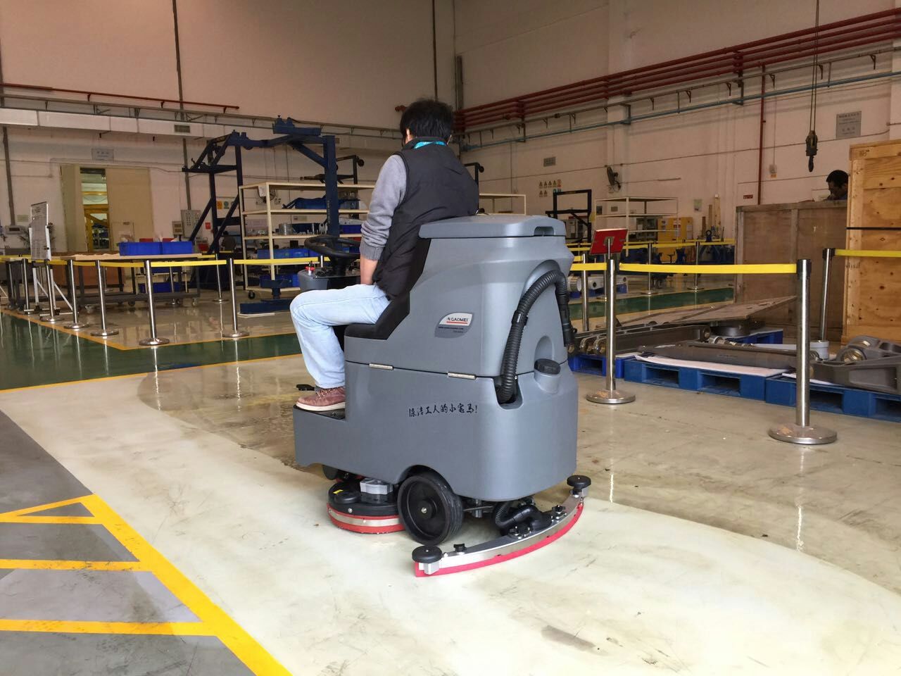 洗地機(jī)，走在保潔行業(yè)前端 獨(dú)攬清潔大任